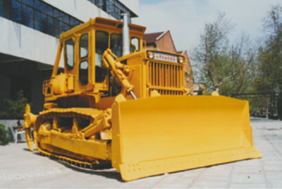 山推推土機(jī)累計(jì)銷量突破2000臺(tái)；被國(guó)家經(jīng)貿(mào)部批準(zhǔn)為進(jìn)出口自營(yíng)權(quán)企業(yè)。