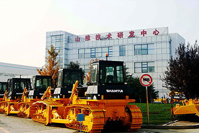 2009年，山推研發(fā)中心被國(guó)家人事部批準(zhǔn)設(shè)立博士后科研工作站，同年召開(kāi)首屆科技創(chuàng)新大會(huì)。